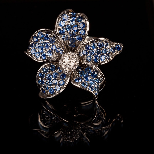 Zdjęcie z Galerii BiżuBizarre: Pierścionek-kwiat z szafirami 