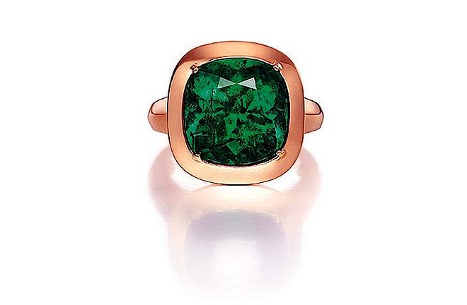 Szmaragdowy pierścionek Angeliny Jolie. Biżuteria Angeliny Jolie na sprzedaż!