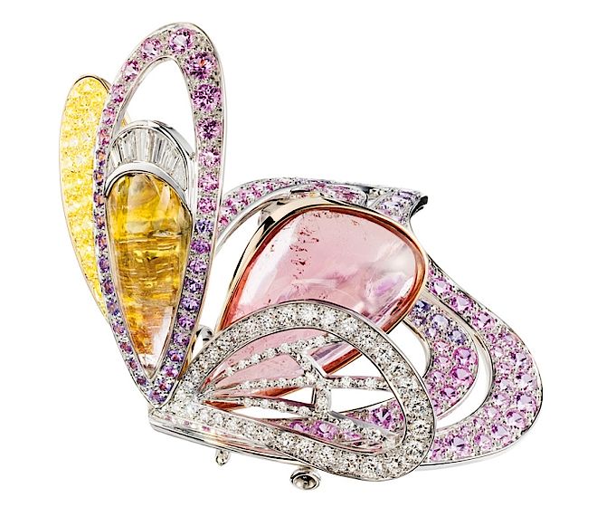 Broszka Boucheron Bouquet d’Ailes: kolorowe szafiry, diamenty i drobne kamienie. Klejnoty w gąszczach liści 