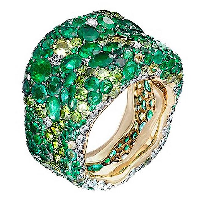 Pierścionek Fabergé Emotion: zestaw ze szmaragdami i innymi zielonymi kamieniami. Eksplozja kolorów w pierścionkach Fabergé