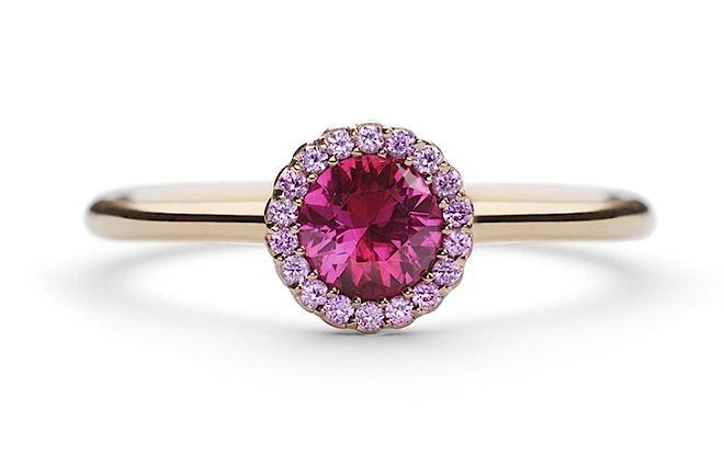 Pierścionek Andrew Geoghegan: rubin, różowy szafir. Biżuteria na gorące dni i ciepłe noce