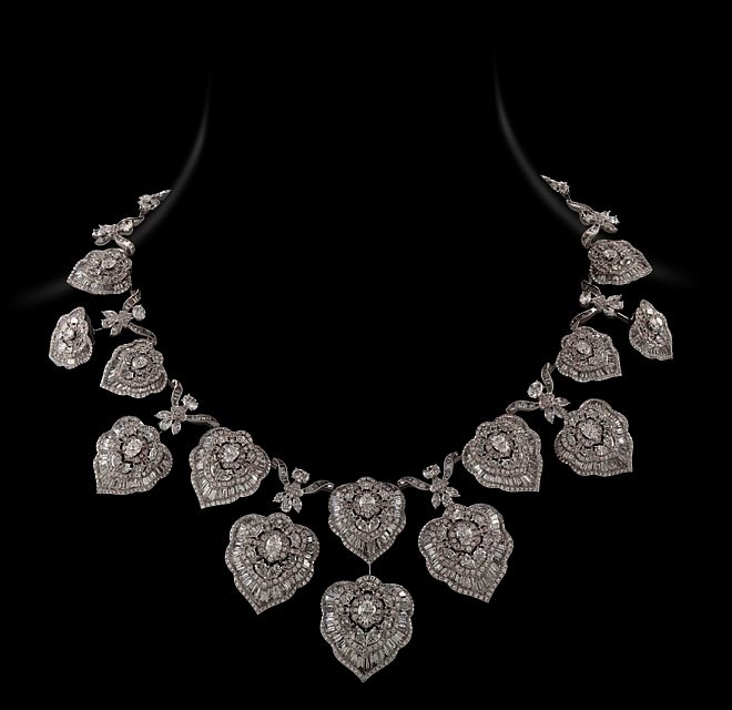 Naszyjnik Nirav Modi z diamentami o łącznej masie 45ct. Biżuteryjne inspiracje dla panny młodej