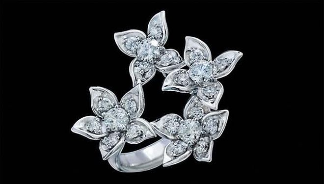 Diamentowa kolekcja z kwiatami od Larry Jewelery