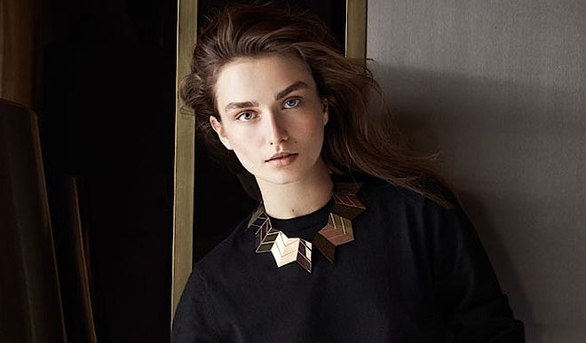 Modelka Andreea Diaconu w biżuterii Louis Vuitton. Trendy w biżuterii jesień/zima 2013/2014: Art Deco by Louis Vuitton