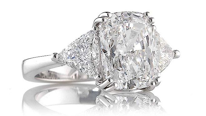 Diamentowy pierścionek zaręczynowy NOA w białym złocie. Pierścionki zaręczynowe NOA: nowoczesna klasyka