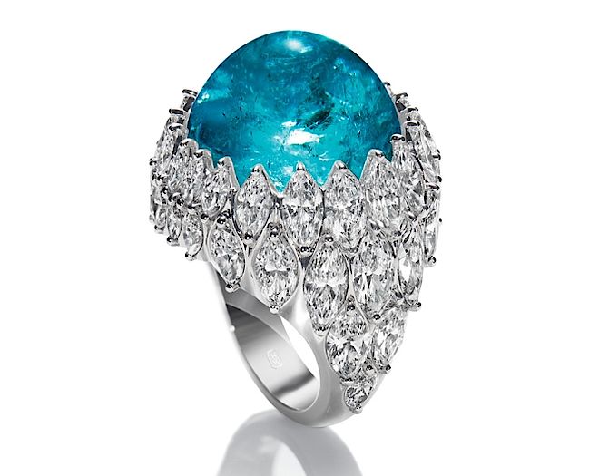 Jedyny w swoim rodzaju pierścionek Harry Winston z turmalinem Paraiba i diamentami. Turmalin Paraiba: jeden na 10 tysięcy diamentów
