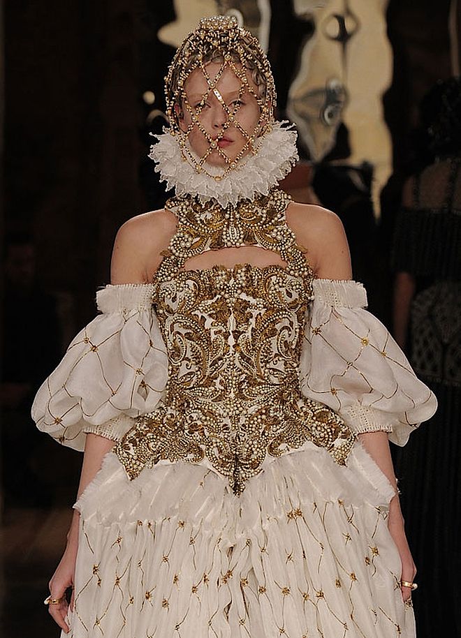 Cenne koraliki Alexander McQueen. Vogue: trendy w biżuterii jesień/zima 2013-2014, część 2