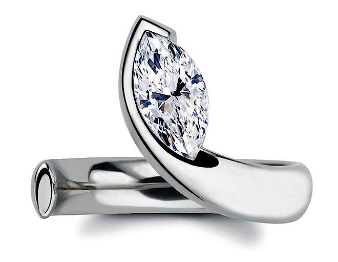 Pierścionek zaręczynowy Paul Spurgeon – platyna i diamenty. Pokaz biżuterii ślubnej