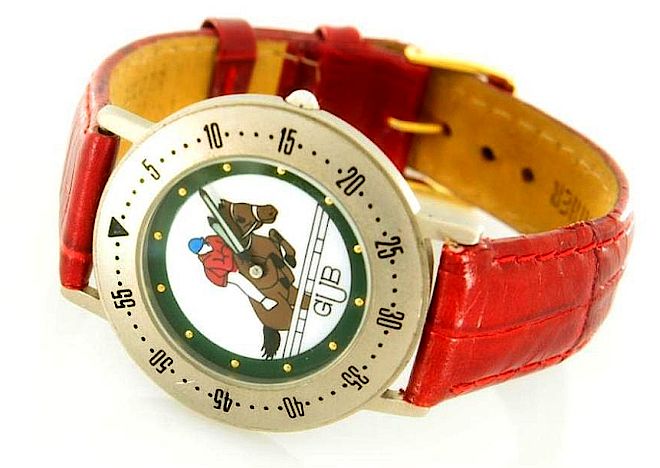 Sportowy zegarek Glashütte ze skórzanym paskiem. Jak nosić biżuterię. Siedem wskazówek