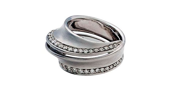 Diamentowy pierścionek Lily Gabriella w białym złocie. Biżuteria z pierwszej w historii aukcji online Christie's