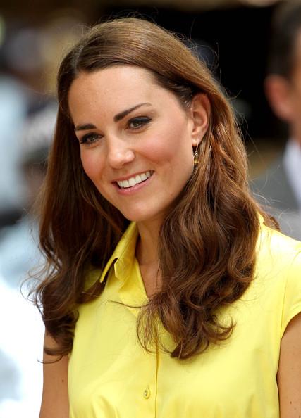 Księżna Kate w kolczykach z cytrynami w kształcie łezki