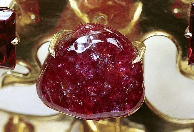Walentynki: biżuteria z czerwonymi kamieniami