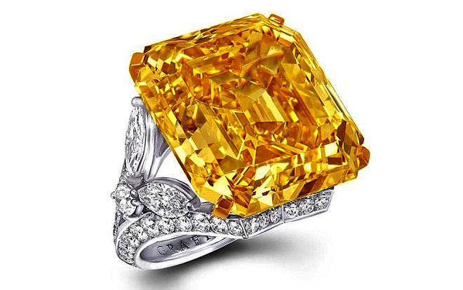Pierścień Graff z fantazyjnie zółtym diamentem w szmaragdowym szlifie i białymi diamentami