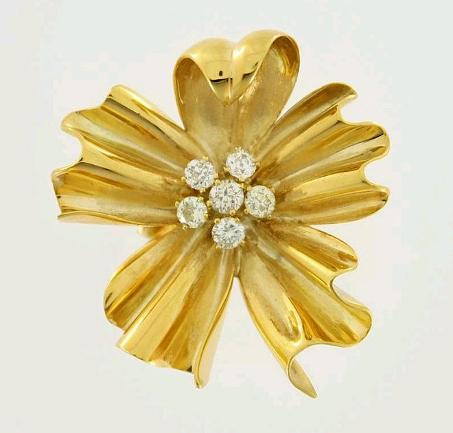 Złoty pierścień - kwiat z brylantami - nr aukcji 871. MET Gala 2013 – jak noszą się gwiazdy?