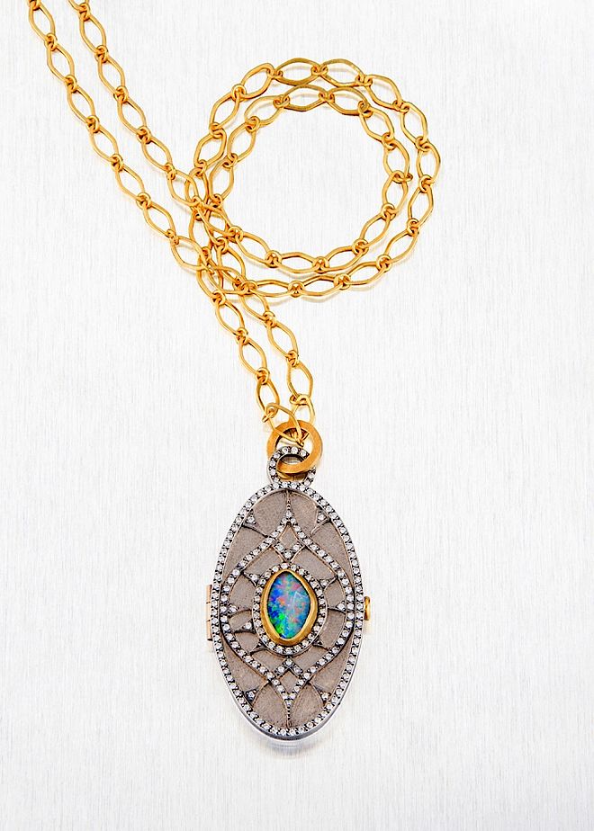 Wisiorek z opalem Annie Fensterstock. Trendy w biżuterii 2013: opal