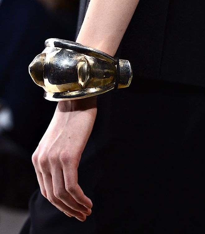 Gigantyczne bransoletki Giambattista Valli. Vogue: trendy w biżuterii jesień/zima 2013/2014, część 4