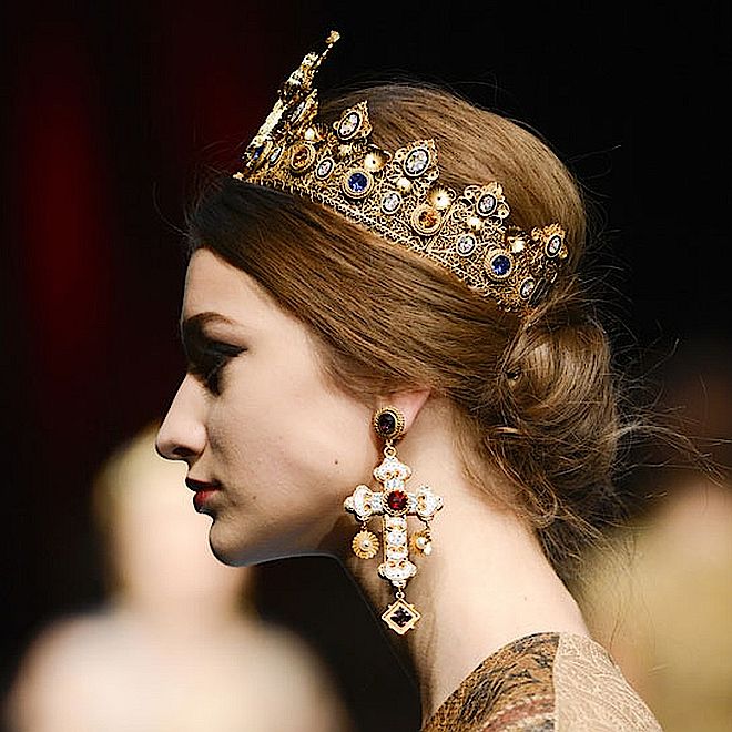 Bizantyjskie krzyże: Dolce & Gabbana. Vogue: trendy w biżuterii jesień/zima 2013-2014, część 1