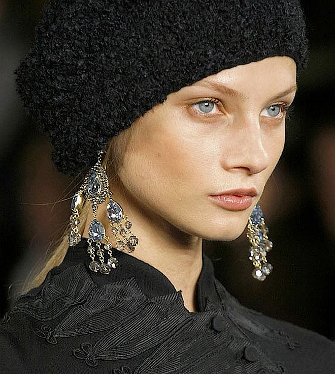 Kolczyki-wisiorki: Ralph Lauren. Vogue: trendy w biżuterii jesień/zima 2013-2014, część 1